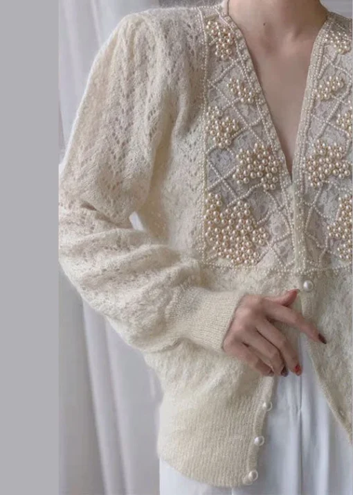 V-neck thick knit with pearl buttons - Image 3
